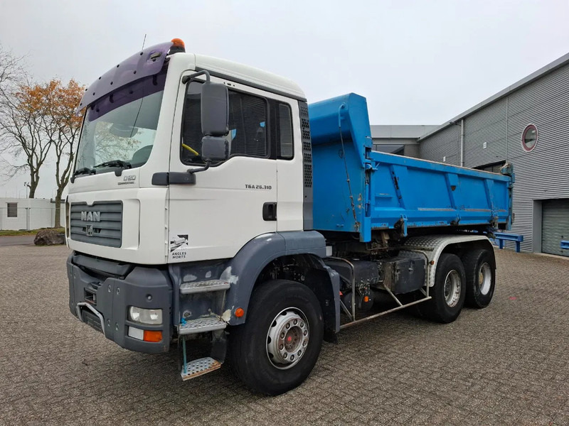 MAN TGA 26.310 / 6X4 / 2XBIG AXLE / 2SIDE TIPPER / ONLY:545423 KM / TUV:06-05-2026 / FULL-STEEL / AIRCO / MANUAL / EURO-4 / 2005 - Самосвал камион: снимка 3 MAN TGA 26.310 / 6X4 / 2XBIG AXLE / 2SIDE TIPPER / ONLY:545423 KM / TUV:06-05-2026 / FULL-STEEL / AIRCO / MANUAL / EURO-4 / 2005 - Самосвал камион: снимка 3