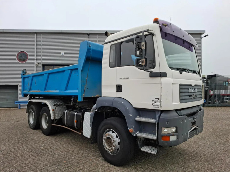MAN TGA 26.310 / 6X4 / 2XBIG AXLE / 2SIDE TIPPER / ONLY:545423 KM / TUV:06-05-2026 / FULL-STEEL / AIRCO / MANUAL / EURO-4 / 2005 - Самосвал камион: снимка 4 MAN TGA 26.310 / 6X4 / 2XBIG AXLE / 2SIDE TIPPER / ONLY:545423 KM / TUV:06-05-2026 / FULL-STEEL / AIRCO / MANUAL / EURO-4 / 2005 - Самосвал камион: снимка 4
