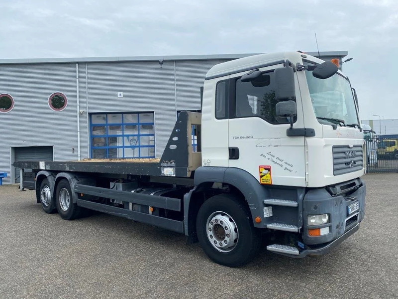 MAN TGA26.320 / SLIDING PLATEAU / WINCH / LIFT AXLE / MACHINE CARRIER / MANUAL / EURO-4 / 2007 - Бордови камион: снимка 4 MAN TGA26.320 / SLIDING PLATEAU / WINCH / LIFT AXLE / MACHINE CARRIER / MANUAL / EURO-4 / 2007 - Бордови камион: снимка 4