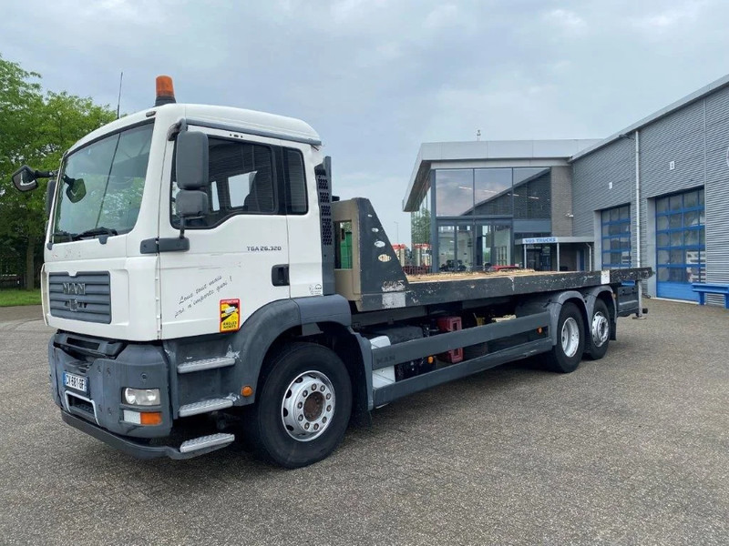 MAN TGA26.320 / SLIDING PLATEAU / WINCH / LIFT AXLE / MACHINE CARRIER / MANUAL / EURO-4 / 2007 - Бордови камион: снимка 2 MAN TGA26.320 / SLIDING PLATEAU / WINCH / LIFT AXLE / MACHINE CARRIER / MANUAL / EURO-4 / 2007 - Бордови камион: снимка 2