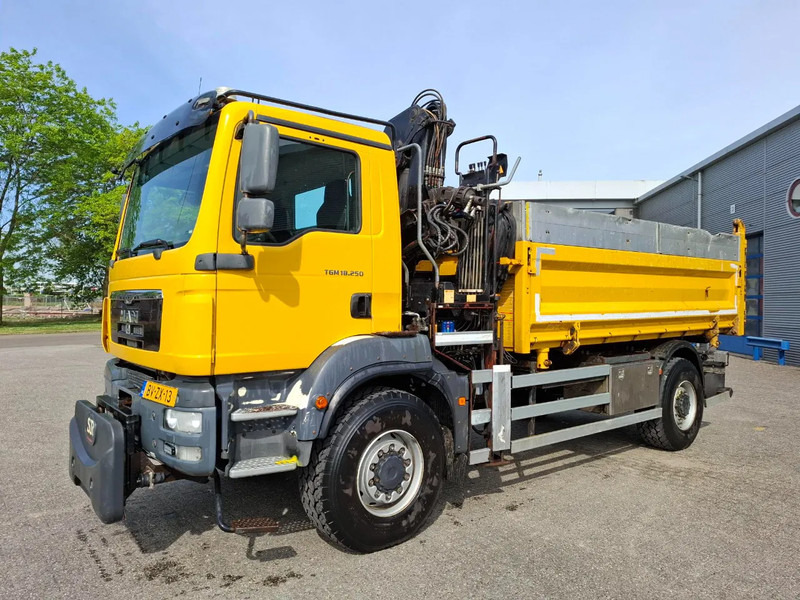 MAN TGM 18.250 / 4X4 / NL TRUCK / TUV:30-04-2026 / 118783 KM / HMF 1110 K2 / ROTATOR / GOOD TYRES / FULL-STEEL / DRUM BRAKES / MANUA - Самосвал камион, Камион с кран: снимка 3 MAN TGM 18.250 / 4X4 / NL TRUCK / TUV:30-04-2026 / 118783 KM / HMF 1110 K2 / ROTATOR / GOOD TYRES / FULL-STEEL / DRUM BRAKES / MANUA - Самосвал камион, Камион с кран: снимка 3