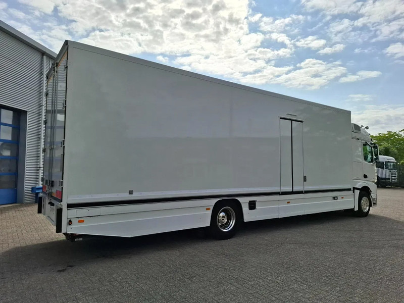Mercedes-Benz Actros 1843 / GERMAN FLOWER TRUCK / 162021 KM / ISOLATED BOX / COOL & HEATED / NAVI / PLATFORM 1500 KG / TOP CONDITION / FULL-AI - Магазин камион: снимка 5 Mercedes-Benz Actros 1843 / GERMAN FLOWER TRUCK / 162021 KM / ISOLATED BOX / COOL & HEATED / NAVI / PLATFORM 1500 KG / TOP CONDITION / FULL-AI - Магазин камион: снимка 5