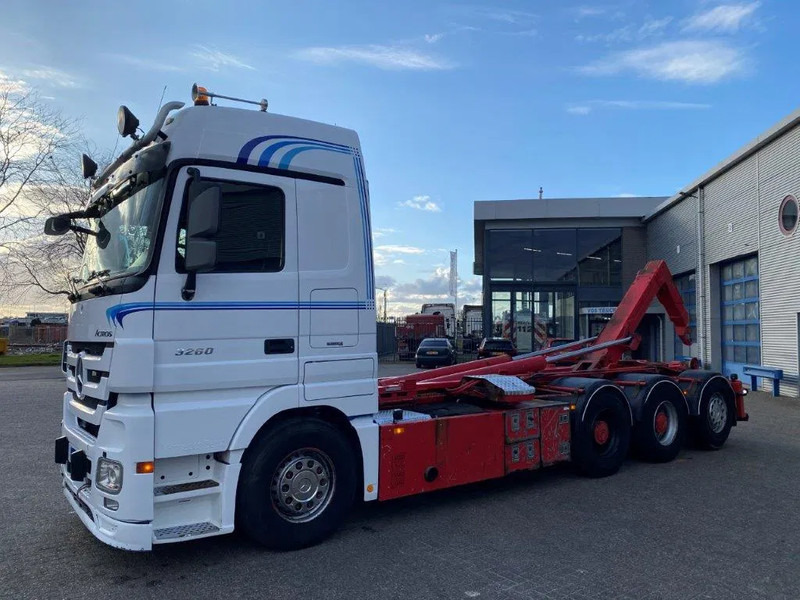 Mercedes-Benz Actros 3260 V8 / 15,9L / 8X4 / BIG AXLE / PALFINGER T26 HOOKLIFT / LIFT+LENKACHSE / FULL-AIR / AIRCO / AUTOMATIC / EURO-5 / 2013 - Мултилифт с кука камион: снимка 2 Mercedes-Benz Actros 3260 V8 / 15,9L / 8X4 / BIG AXLE / PALFINGER T26 HOOKLIFT / LIFT+LENKACHSE / FULL-AIR / AIRCO / AUTOMATIC / EURO-5 / 2013 - Мултилифт с кука камион: снимка 2