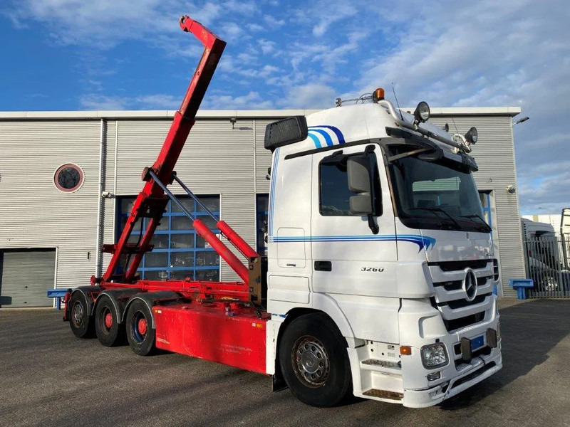 Mercedes-Benz Actros 3260 V8 / 15,9L / 8X4 / BIG AXLE / PALFINGER T26 HOOKLIFT / LIFT+LENKACHSE / FULL-AIR / AIRCO / AUTOMATIC / EURO-5 / 2013 - Мултилифт с кука камион: снимка 4 Mercedes-Benz Actros 3260 V8 / 15,9L / 8X4 / BIG AXLE / PALFINGER T26 HOOKLIFT / LIFT+LENKACHSE / FULL-AIR / AIRCO / AUTOMATIC / EURO-5 / 2013 - Мултилифт с кука камион: снимка 4