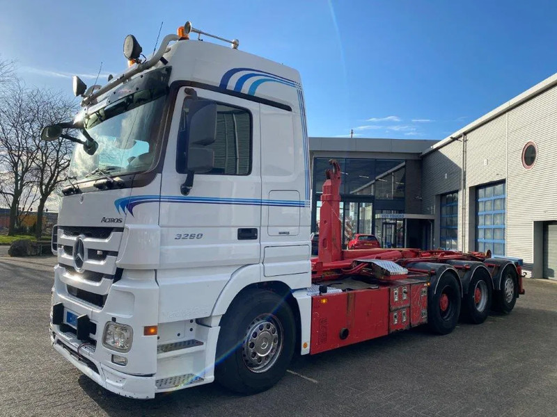 Mercedes-Benz Actros 3260 V8 / 15,9L / 8X4 / BIG AXLE / PALFINGER T26 HOOKLIFT / LIFT+LENKACHSE / FULL-AIR / AIRCO / AUTOMATIC / EURO-5 / 2013 - Мултилифт с кука камион: снимка 3 Mercedes-Benz Actros 3260 V8 / 15,9L / 8X4 / BIG AXLE / PALFINGER T26 HOOKLIFT / LIFT+LENKACHSE / FULL-AIR / AIRCO / AUTOMATIC / EURO-5 / 2013 - Мултилифт с кука камион: снимка 3