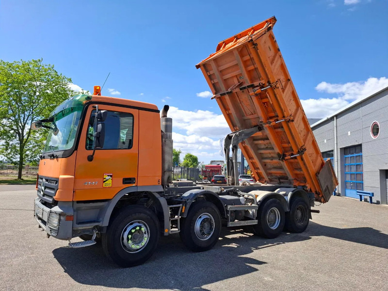 Mercedes-Benz Actros 4141 / 3SIDE MEILLER TIPPER / FULL-STEEL / DRUM BRAKES / ONLY:535937 KM / 2XSTEERING AXLE / AIRCO / AUTOMATIC / EURO-3 / - Самосвал камион: снимка 1 Mercedes-Benz Actros 4141 / 3SIDE MEILLER TIPPER / FULL-STEEL / DRUM BRAKES / ONLY:535937 KM / 2XSTEERING AXLE / AIRCO / AUTOMATIC / EURO-3 / - Самосвал камион: снимка 1
