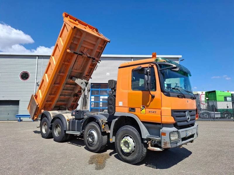 Mercedes-Benz Actros 4141 / 3SIDE MEILLER TIPPER / FULL-STEEL / DRUM BRAKES / ONLY:535937 KM / 2XSTEERING AXLE / AIRCO / AUTOMATIC / EURO-3 / - Самосвал камион: снимка 5 Mercedes-Benz Actros 4141 / 3SIDE MEILLER TIPPER / FULL-STEEL / DRUM BRAKES / ONLY:535937 KM / 2XSTEERING AXLE / AIRCO / AUTOMATIC / EURO-3 / - Самосвал камион: снимка 5