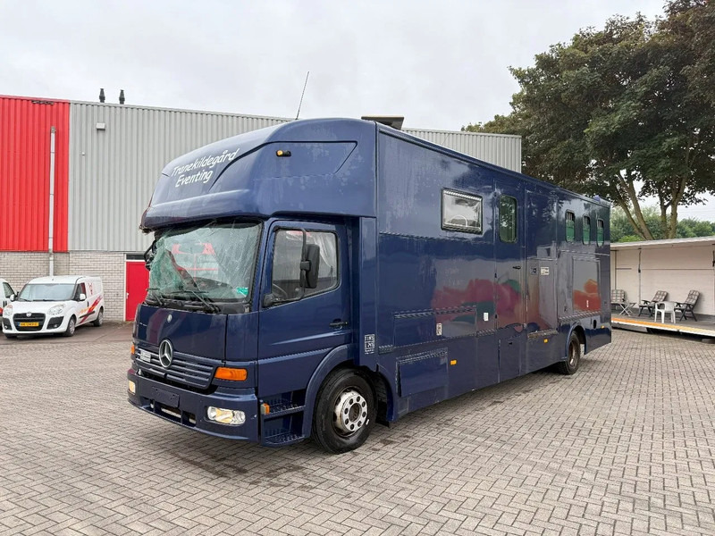 Mercedes-Benz Atego 1223 / ENGINE RUNNING / ONLY:159450 KM / HORSETRUCK / HEATED BOX / WATERTANK / LIVING ROOM / EURO-2 / MANUAL / 1998 - Камион за коне: снимка 1 Mercedes-Benz Atego 1223 / ENGINE RUNNING / ONLY:159450 KM / HORSETRUCK / HEATED BOX / WATERTANK / LIVING ROOM / EURO-2 / MANUAL / 1998 - Камион за коне: снимка 1