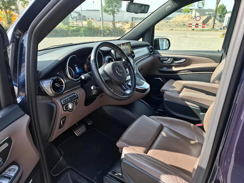 Лек автомобил Mercedes-Benz V-Klasse 250 / XXL / AMG / FULL OPTION / LEATHER / PARK+SEATHEAT / BURMESTER / TUV:04-05-2026 / 360 CAMERA / 2023: снимка 9