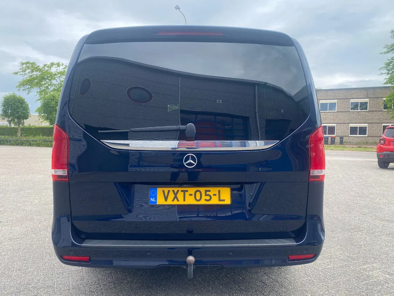 Mercedes-Benz V-Klasse 250 / XXL / AMG / FULL OPTION / LEATHER / PARK+SEATHEAT / BURMESTER / TUV:04-05-2026 / 360 CAMERA / 2023 - Лек автомобил: снимка 4 Mercedes-Benz V-Klasse 250 / XXL / AMG / FULL OPTION / LEATHER / PARK+SEATHEAT / BURMESTER / TUV:04-05-2026 / 360 CAMERA / 2023 - Лек автомобил: снимка 4