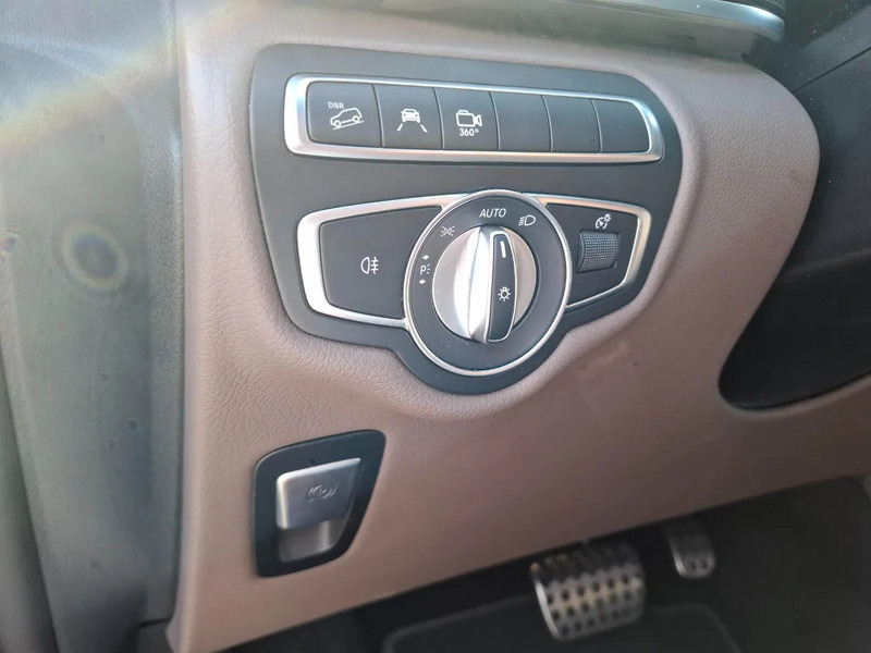 Лек автомобил Mercedes-Benz V-Klasse 250 / XXL / AMG / FULL OPTION / LEATHER / PARK+SEATHEAT / BURMESTER / TUV:04-05-2026 / 360 CAMERA / 2023: снимка 16