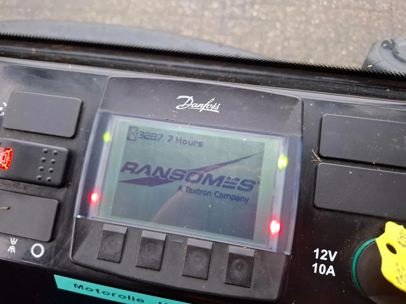 Косачка за трева Ransomes MP493 / 3287 HOURS / NL REGISTRATION / 4 WHEEL DRIVE / 50 HP / AIRCO / CLOSED CABIN / 2017: снимка 16