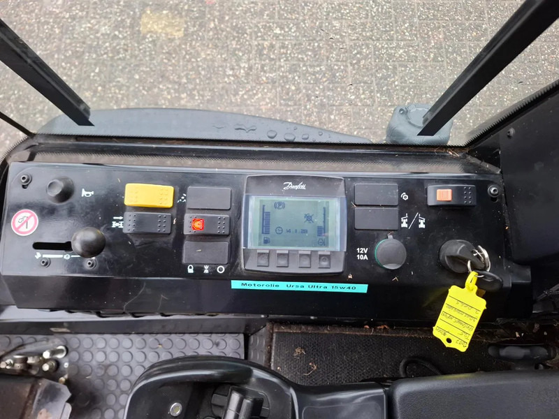 Косачка за трева Ransomes MP493 / 3287 HOURS / NL REGISTRATION / 4 WHEEL DRIVE / 50 HP / AIRCO / CLOSED CABIN / 2017: снимка 14
