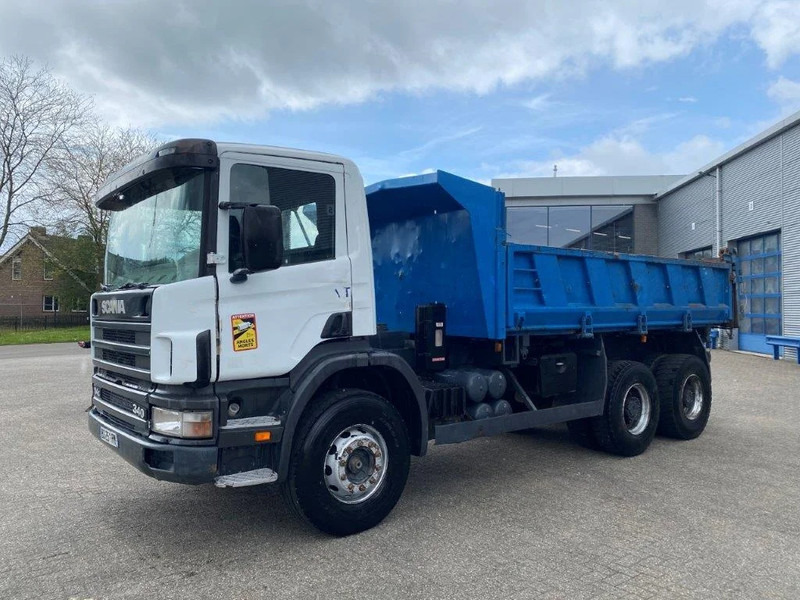 Scania 114-340 / 6X4 / 2 SIDE TIPPER / BIG AXLE / FULL-STEEL / DRUM BRAKES / MANUAL / 1999 - Самосвал камион: снимка 1 Scania 114-340 / 6X4 / 2 SIDE TIPPER / BIG AXLE / FULL-STEEL / DRUM BRAKES / MANUAL / 1999 - Самосвал камион: снимка 1