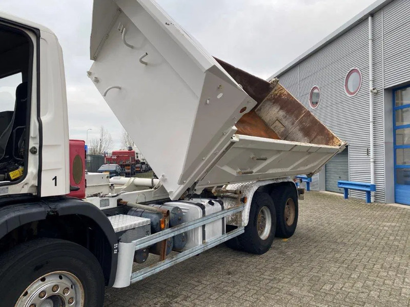 Scania 124-400 / 6X4 / RETARDER / BIG AXLE / FULL STEEL / 2SIDE TIPPER / OLD TACHO / AIRCO / MANUAL / EURO-2 / 2000 - Самосвал камион: снимка 3 Scania 124-400 / 6X4 / RETARDER / BIG AXLE / FULL STEEL / 2SIDE TIPPER / OLD TACHO / AIRCO / MANUAL / EURO-2 / 2000 - Самосвал камион: снимка 3