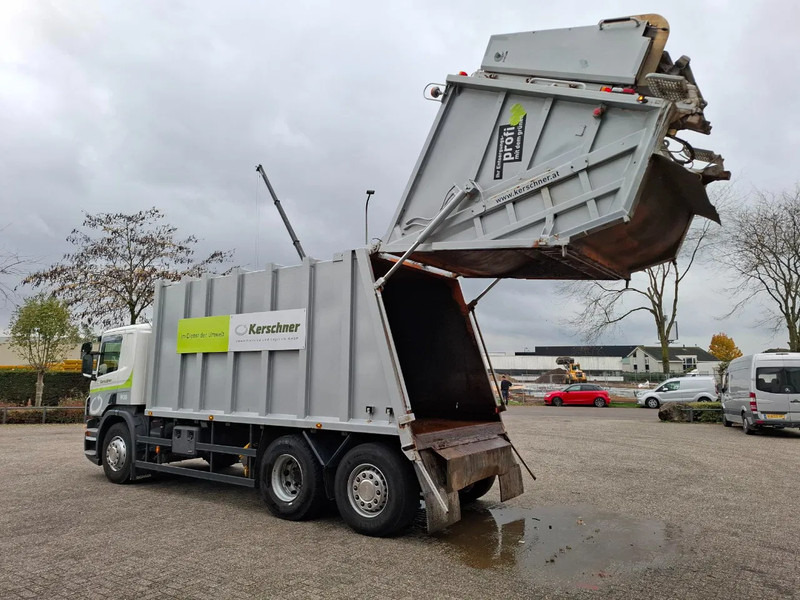 Scania P360 / RETARDER / ONLY:234640 KM / LENKACHSE / AIRCO / WORKING GARBAGE TRUCK / AUTOMATIC / EURO-5 / 2013 - Боклукчийска кола: снимка 4 Scania P360 / RETARDER / ONLY:234640 KM / LENKACHSE / AIRCO / WORKING GARBAGE TRUCK / AUTOMATIC / EURO-5 / 2013 - Боклукчийска кола: снимка 4
