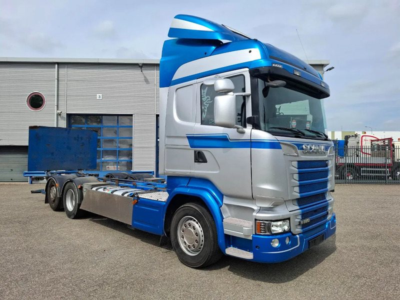 Scania R580 V8 / RETARDER / LIFT+LENKACHSE / FULL-AIR / PLATFORM 2000 KG / LEATHER / AIRCO / AUTOMATIC / EURO-6 / 2015 - Шаси кабина: снимка 2 Scania R580 V8 / RETARDER / LIFT+LENKACHSE / FULL-AIR / PLATFORM 2000 KG / LEATHER / AIRCO / AUTOMATIC / EURO-6 / 2015 - Шаси кабина: снимка 2