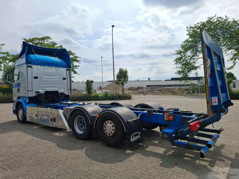 Scania R580 V8 / RETARDER / LIFT+LENKACHSE / FULL-AIR / PLATFORM 2000 KG / LEATHER / AIRCO / AUTOMATIC / EURO-6 / 2015 - Шаси кабина: снимка 3 Scania R580 V8 / RETARDER / LIFT+LENKACHSE / FULL-AIR / PLATFORM 2000 KG / LEATHER / AIRCO / AUTOMATIC / EURO-6 / 2015 - Шаси кабина: снимка 3