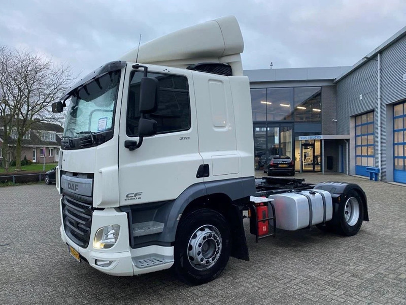 DAF CF370 / NICE CLEAN NL TRUCK / TYRES 80% / AUTOMATIC / EURO-6 / 2015 - Влекач: снимка 1 DAF CF370 / NICE CLEAN NL TRUCK / TYRES 80% / AUTOMATIC / EURO-6 / 2015 - Влекач: снимка 1