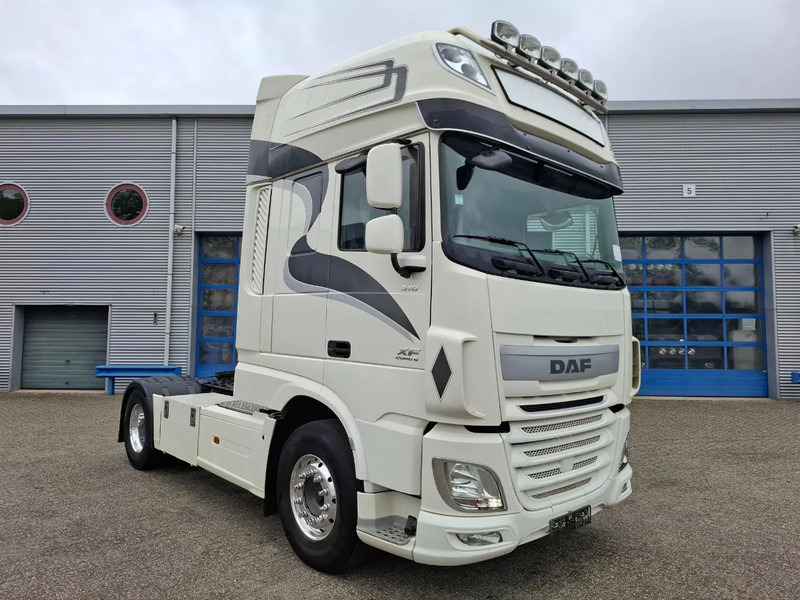 DAF XF106-460 / DEB / TUV:20-01-2026 / 753438 KM / FRIDGE / ACC / LWDS / SMART TACHO / ALCOA / AUTOMATIC / EURO-6 / 2017 - Влекач: снимка 2 DAF XF106-460 / DEB / TUV:20-01-2026 / 753438 KM / FRIDGE / ACC / LWDS / SMART TACHO / ALCOA / AUTOMATIC / EURO-6 / 2017 - Влекач: снимка 2