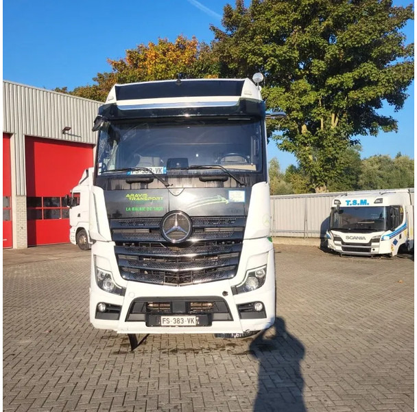 Mercedes-Benz ACTROS 1863 / ENGINE RUNNING / RETARDER / PARK-COOL /HYDRAULICS / ONLY: 268593KM / GIGA-SPACE / MIRRORCAM / AUTOMATIC / EURO-6 / - Влекач: снимка 3 Mercedes-Benz ACTROS 1863 / ENGINE RUNNING / RETARDER / PARK-COOL /HYDRAULICS / ONLY: 268593KM / GIGA-SPACE / MIRRORCAM / AUTOMATIC / EURO-6 / - Влекач: снимка 3