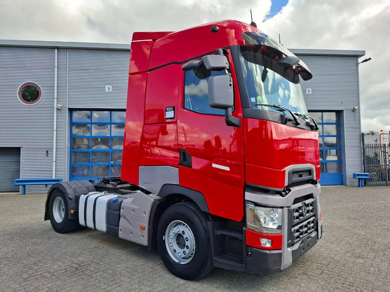 Renault T520 / RETARDER / DOUBLE TANK / TUV:19-03-2026 / PARKCOOL / ACC / LWDS / FRIDGE / AUTOMATIC / EURO-6 / 2019 - Влекач: снимка 2 Renault T520 / RETARDER / DOUBLE TANK / TUV:19-03-2026 / PARKCOOL / ACC / LWDS / FRIDGE / AUTOMATIC / EURO-6 / 2019 - Влекач: снимка 2