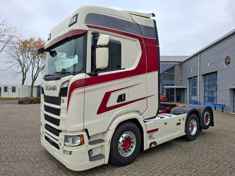 Scania NGS S650 V8 / RETARDER / 633397 KM / 9 TON FRONT AXELE / FULL-AIR / INLINER / FULL SPOILER / LEATHER / ALCOA / NAVI / FRIDGE / E - Влекач: снимка 1 Scania NGS S650 V8 / RETARDER / 633397 KM / 9 TON FRONT AXELE / FULL-AIR / INLINER / FULL SPOILER / LEATHER / ALCOA / NAVI / FRIDGE / E - Влекач: снимка 1