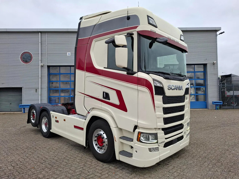 Scania NGS S650 V8 / RETARDER / 633397 KM / 9 TON FRONT AXELE / FULL-AIR / INLINER / FULL SPOILER / LEATHER / ALCOA / NAVI / FRIDGE / E - Влекач: снимка 2 Scania NGS S650 V8 / RETARDER / 633397 KM / 9 TON FRONT AXELE / FULL-AIR / INLINER / FULL SPOILER / LEATHER / ALCOA / NAVI / FRIDGE / E - Влекач: снимка 2