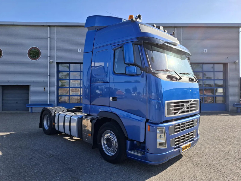 Volvo FH13-400 / HYDRAULICS / NL TRUCK / TUV:14-09-2025 / GLOBETROTTER / FRIGDE / AIRCO / AUTOMATIC / EURO-5 / 2006 - Влекач: снимка 2 Volvo FH13-400 / HYDRAULICS / NL TRUCK / TUV:14-09-2025 / GLOBETROTTER / FRIGDE / AIRCO / AUTOMATIC / EURO-5 / 2006 - Влекач: снимка 2