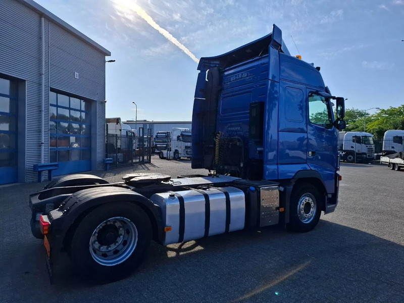 Volvo FH13-400 / HYDRAULICS / NL TRUCK / TUV:14-09-2025 / GLOBETROTTER / FRIGDE / AIRCO / AUTOMATIC / EURO-5 / 2006 - Влекач: снимка 5 Volvo FH13-400 / HYDRAULICS / NL TRUCK / TUV:14-09-2025 / GLOBETROTTER / FRIGDE / AIRCO / AUTOMATIC / EURO-5 / 2006 - Влекач: снимка 5