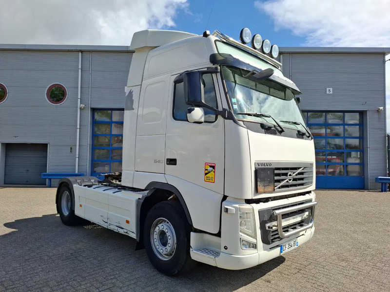 Volvo FH13-540 / HYDRAULICS / VEB+ / TUV:01-04-2026 / FRIDGE / AIRCO / SIDESKIRTS / AUTOMATIC / EURO-5 / 2012 - Влекач: снимка 2 Volvo FH13-540 / HYDRAULICS / VEB+ / TUV:01-04-2026 / FRIDGE / AIRCO / SIDESKIRTS / AUTOMATIC / EURO-5 / 2012 - Влекач: снимка 2