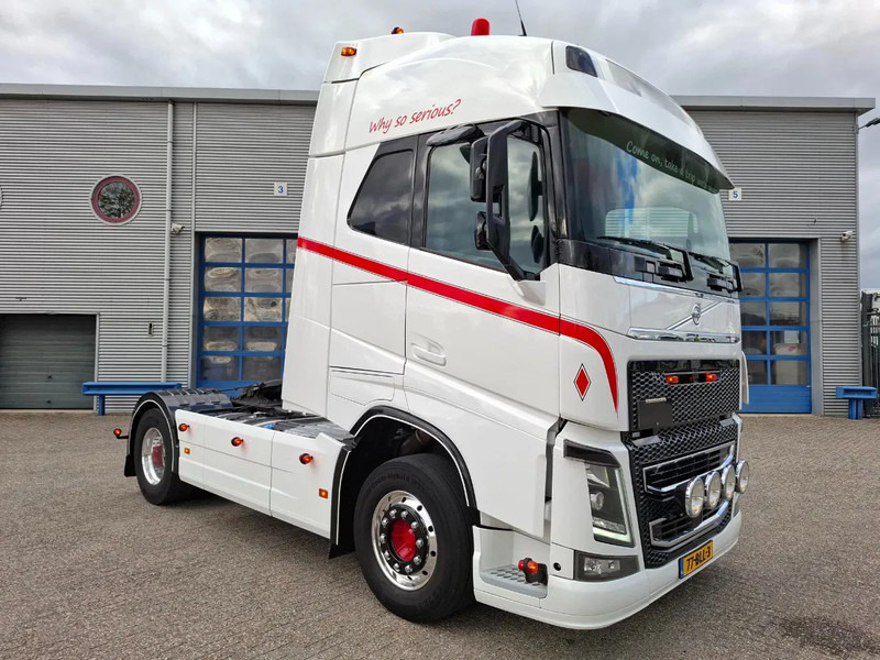 Volvo FH4-460 / CLEAN NL TRUCK / VEB+ / ADR / ACC / LWDS / DAS / DOUBLE TANK / LEATHER / FRIDGE / ALCOA / EURO-6 / 2016 - Влекач: снимка 2 Volvo FH4-460 / CLEAN NL TRUCK / VEB+ / ADR / ACC / LWDS / DAS / DOUBLE TANK / LEATHER / FRIDGE / ALCOA / EURO-6 / 2016 - Влекач: снимка 2