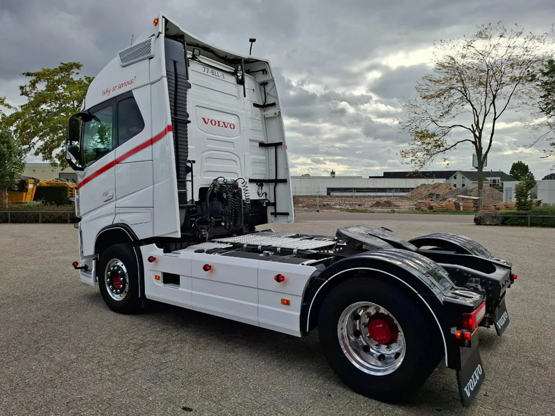 Volvo FH4-460 / CLEAN NL TRUCK / VEB+ / ADR / ACC / LWDS / DAS / DOUBLE TANK / LEATHER / FRIDGE / ALCOA / EURO-6 / 2016 - Влекач: снимка 3 Volvo FH4-460 / CLEAN NL TRUCK / VEB+ / ADR / ACC / LWDS / DAS / DOUBLE TANK / LEATHER / FRIDGE / ALCOA / EURO-6 / 2016 - Влекач: снимка 3