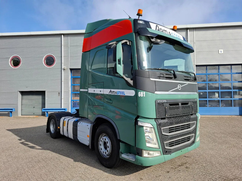 Volvo FH4-460 / VEB+ / DOUBLE TANK / FRIDGE / AIRCO / AUTOMATIC / EURO-6 / 2014 - Влекач: снимка 2 Volvo FH4-460 / VEB+ / DOUBLE TANK / FRIDGE / AIRCO / AUTOMATIC / EURO-6 / 2014 - Влекач: снимка 2