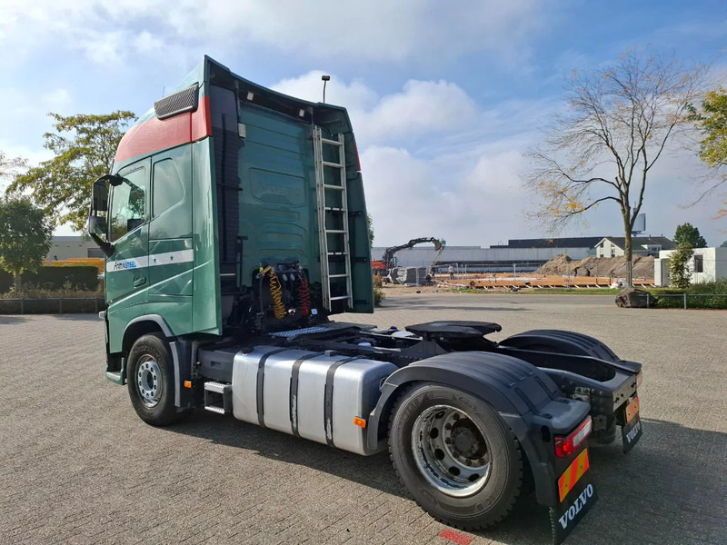 Volvo FH4-460 / VEB+ / DOUBLE TANK / FRIDGE / AIRCO / AUTOMATIC / EURO-6 / 2014 - Влекач: снимка 3 Volvo FH4-460 / VEB+ / DOUBLE TANK / FRIDGE / AIRCO / AUTOMATIC / EURO-6 / 2014 - Влекач: снимка 3