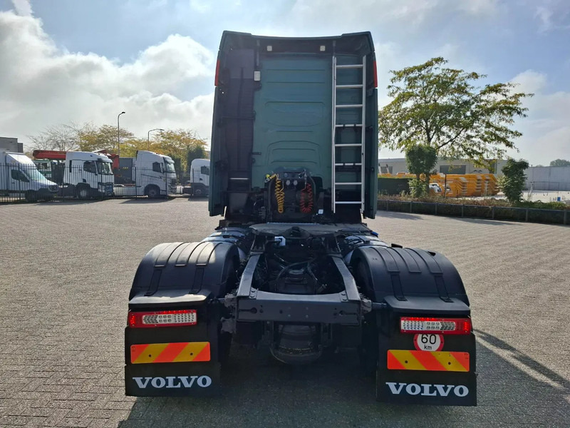 Volvo FH4-460 / VEB+ / DOUBLE TANK / FRIDGE / AIRCO / AUTOMATIC / EURO-6 / 2014 - Влекач: снимка 4 Volvo FH4-460 / VEB+ / DOUBLE TANK / FRIDGE / AIRCO / AUTOMATIC / EURO-6 / 2014 - Влекач: снимка 4