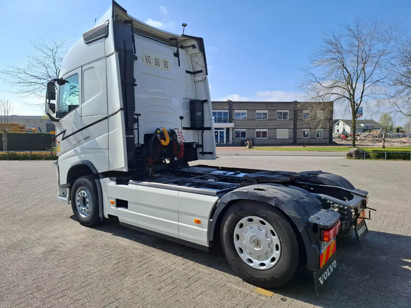 Volvo FH4-460 / VEB+ / DOUBLE TANK / FRIDGE / AUTOMATIC / EURO-6 / 2018 - Влекач: снимка 3 Volvo FH4-460 / VEB+ / DOUBLE TANK / FRIDGE / AUTOMATIC / EURO-6 / 2018 - Влекач: снимка 3