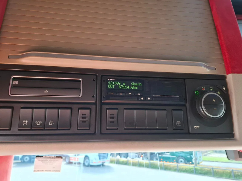 Лизинг на Volvo FH4-460 / VEB+ / DOUBLE TANK / FRIDGE / AUTOMATIC / EURO-6 / 2018 Volvo FH4-460 / VEB+ / DOUBLE TANK / FRIDGE / AUTOMATIC / EURO-6 / 2018: снимка 19