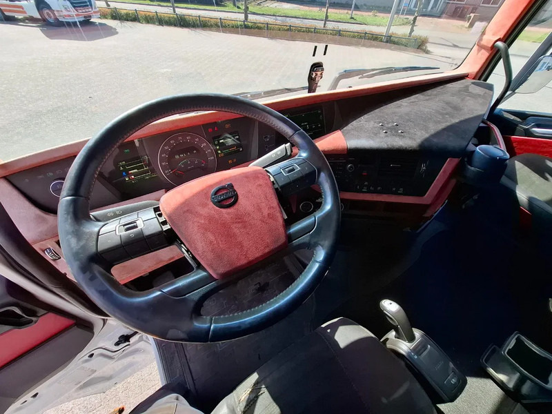 Лизинг на Volvo FH4-460 / VEB+ / DOUBLE TANK / FRIDGE / AUTOMATIC / EURO-6 / 2018 Volvo FH4-460 / VEB+ / DOUBLE TANK / FRIDGE / AUTOMATIC / EURO-6 / 2018: снимка 11