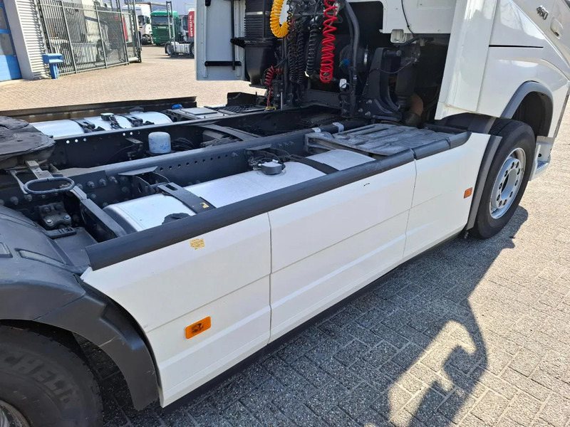 Лизинг на Volvo FH4-460 / VEB+ / DOUBLE TANK / FRIDGE / AUTOMATIC / EURO-6 / 2018 Volvo FH4-460 / VEB+ / DOUBLE TANK / FRIDGE / AUTOMATIC / EURO-6 / 2018: снимка 9