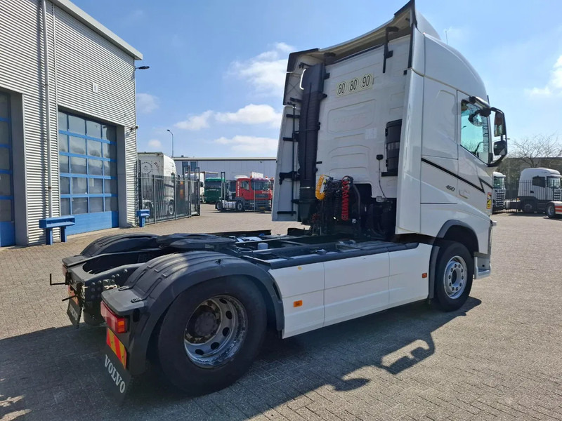 Volvo FH4-460 / VEB+ / DOUBLE TANK / FRIDGE / AUTOMATIC / EURO-6 / 2018 - Влекач: снимка 5 Volvo FH4-460 / VEB+ / DOUBLE TANK / FRIDGE / AUTOMATIC / EURO-6 / 2018 - Влекач: снимка 5