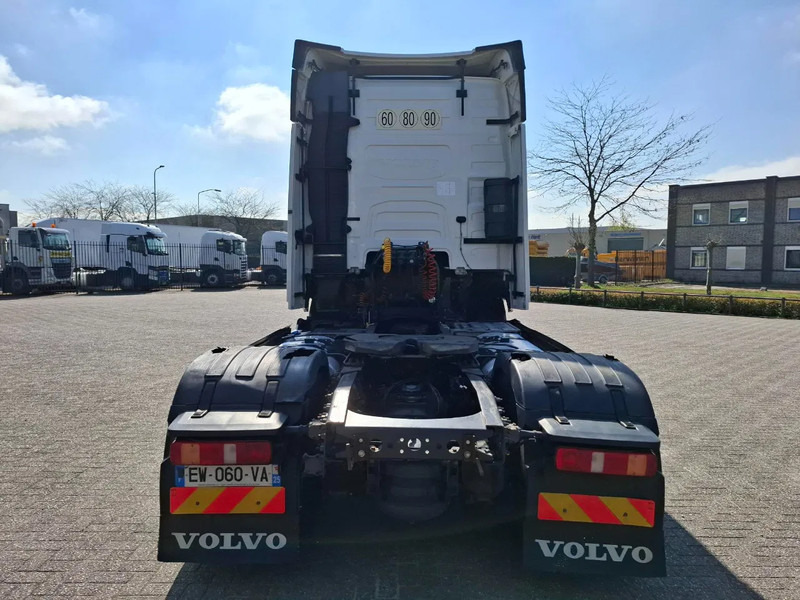 Volvo FH4-460 / VEB+ / DOUBLE TANK / FRIDGE / AUTOMATIC / EURO-6 / 2018 - Влекач: снимка 4 Volvo FH4-460 / VEB+ / DOUBLE TANK / FRIDGE / AUTOMATIC / EURO-6 / 2018 - Влекач: снимка 4