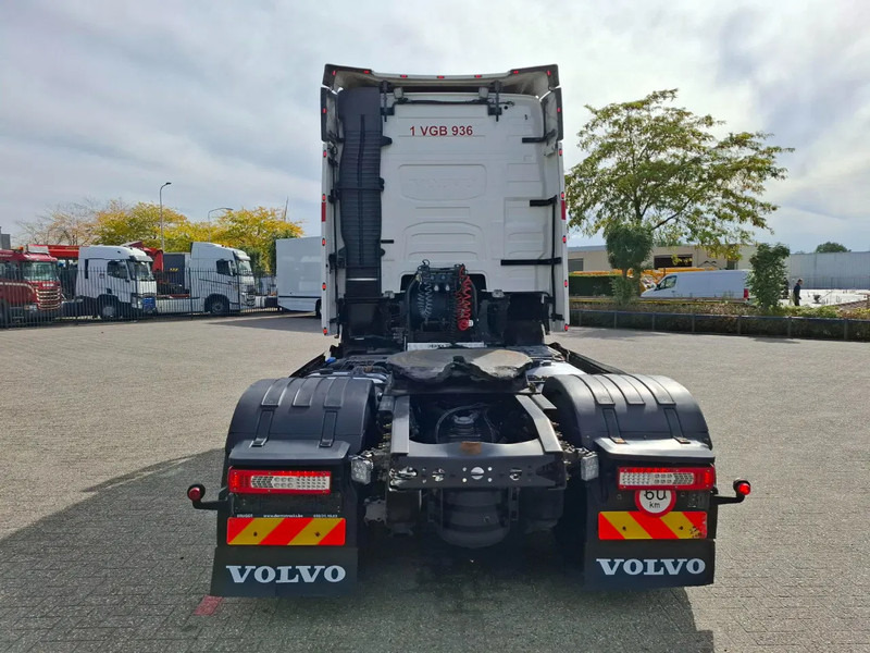 Volvo FH4-460 / VEB+ / HYDRAULICS / TUV:31-10-2025 / GEN2 V2 SMART TACHO / LWDS / SIDESKIRTS / FRIDGE / EURO-6 / 2018 - Влекач: снимка 4 Volvo FH4-460 / VEB+ / HYDRAULICS / TUV:31-10-2025 / GEN2 V2 SMART TACHO / LWDS / SIDESKIRTS / FRIDGE / EURO-6 / 2018 - Влекач: снимка 4
