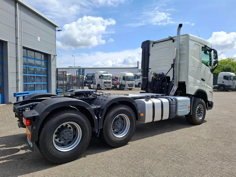 Volvo FH4-500 / 6X4 / RETARDER / HYDRAULICS / ONLY:46190 KM / 2XBIG AXLE / VEB+ / ACC / LWDS / TOP CONDITION / AUTOMATIC / EURO-6 / 20 - Влекач: снимка 4 Volvo FH4-500 / 6X4 / RETARDER / HYDRAULICS / ONLY:46190 KM / 2XBIG AXLE / VEB+ / ACC / LWDS / TOP CONDITION / AUTOMATIC / EURO-6 / 20 - Влекач: снимка 4