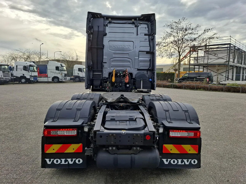 Volvo FH4-500 / I-SAVE / VEB+ / DYNAMIC STEERING / ONLY:590266 KM / NAVI / ACC / LWDS / LIFT AXLE / AUTOMATIC / EURO-6 / 2019 - Влекач: снимка 4 Volvo FH4-500 / I-SAVE / VEB+ / DYNAMIC STEERING / ONLY:590266 KM / NAVI / ACC / LWDS / LIFT AXLE / AUTOMATIC / EURO-6 / 2019 - Влекач: снимка 4