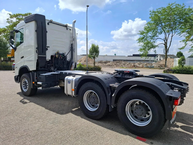 Volvo FH5-500 / 6X4 / RETARDER / HYDRAULICS / ONLY:46190 KM / BIG AXLE / 52 TON / VEB+ / ACC / LWDS / TOP CONDITION / AUTOMATIC / EURO - Влекач: снимка 3 Volvo FH5-500 / 6X4 / RETARDER / HYDRAULICS / ONLY:46190 KM / BIG AXLE / 52 TON / VEB+ / ACC / LWDS / TOP CONDITION / AUTOMATIC / EURO - Влекач: снимка 3