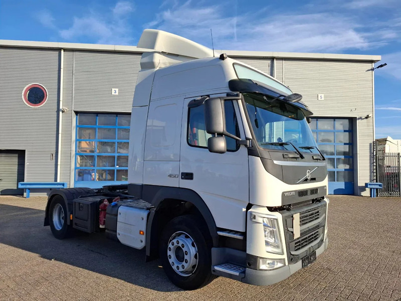 Volvo FM11-450 / VEB / ADR / ONLY:579669 KM / SMART TACHO / LWDS / AIRCO / AUTOMATIC / EURO-6 / 2018 - Влекач: снимка 2 Volvo FM11-450 / VEB / ADR / ONLY:579669 KM / SMART TACHO / LWDS / AIRCO / AUTOMATIC / EURO-6 / 2018 - Влекач: снимка 2