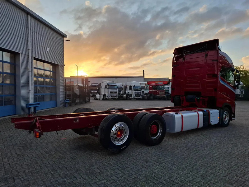 Volvo FH16-750 / BIG AXLE / VEB+ / ONLY:679711 KM / DYNAMIC STEERING / NAVI / LWDS / FULL-AIR / AUTOMATIC / EURO-6 / 2018 - Шаси кабина: снимка 5 Volvo FH16-750 / BIG AXLE / VEB+ / ONLY:679711 KM / DYNAMIC STEERING / NAVI / LWDS / FULL-AIR / AUTOMATIC / EURO-6 / 2018 - Шаси кабина: снимка 5