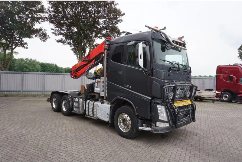 Volvo FH16-750 / ENGINE RUNNING / 6x4 / RETARDER / BIG AXLE / VEB+ / PALFINGER FD250 / EURO-6 / 2016 - Камион за дърва, Камион с кран: снимка 3 Volvo FH16-750 / ENGINE RUNNING / 6x4 / RETARDER / BIG AXLE / VEB+ / PALFINGER FD250 / EURO-6 / 2016 - Камион за дърва, Камион с кран: снимка 3