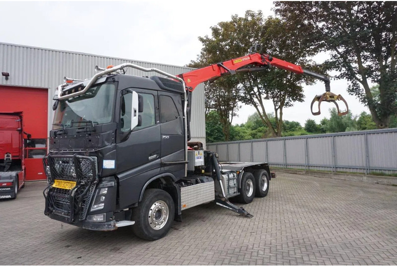 Volvo FH16-750 / ENGINE RUNNING / 6x4 / RETARDER / BIG AXLE / VEB+ / PALFINGER FD250 / EURO-6 / 2016 - Камион за дърва, Камион с кран: снимка 1 Volvo FH16-750 / ENGINE RUNNING / 6x4 / RETARDER / BIG AXLE / VEB+ / PALFINGER FD250 / EURO-6 / 2016 - Камион за дърва, Камион с кран: снимка 1